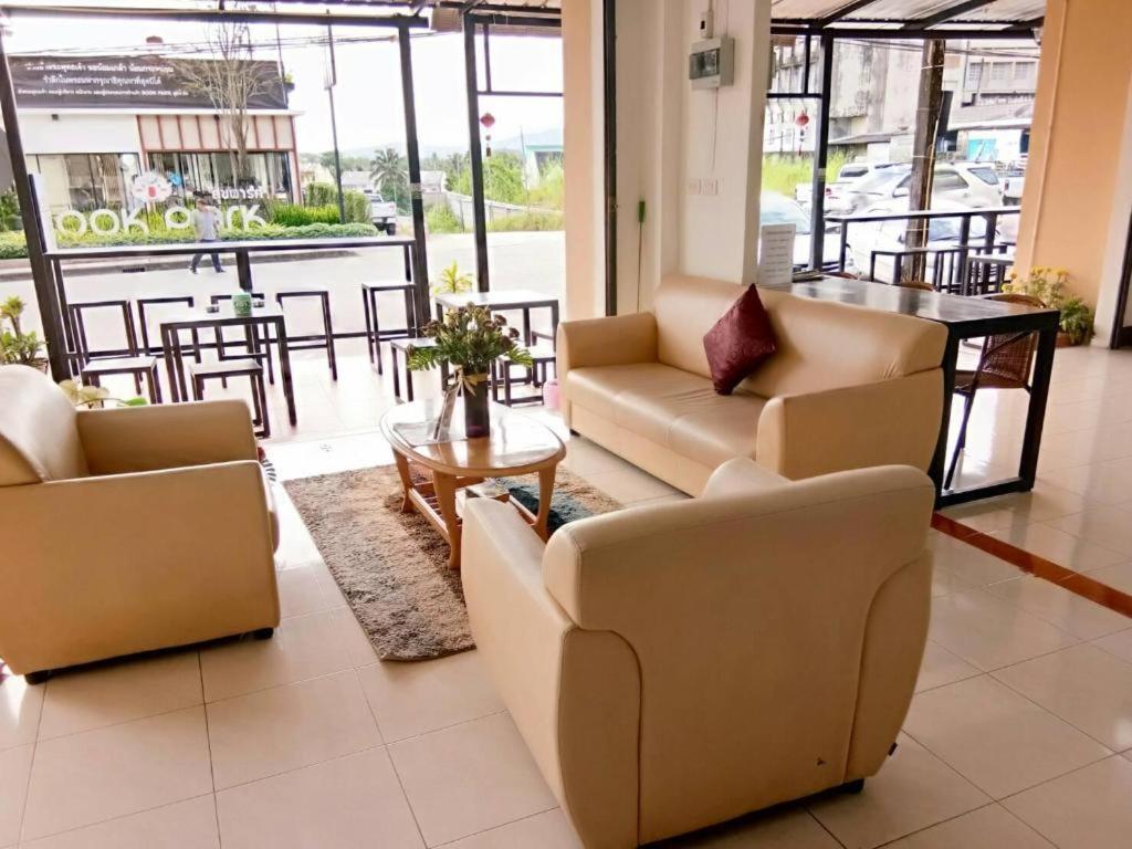 Rueangrat Hotel Ranong Exteriör bild